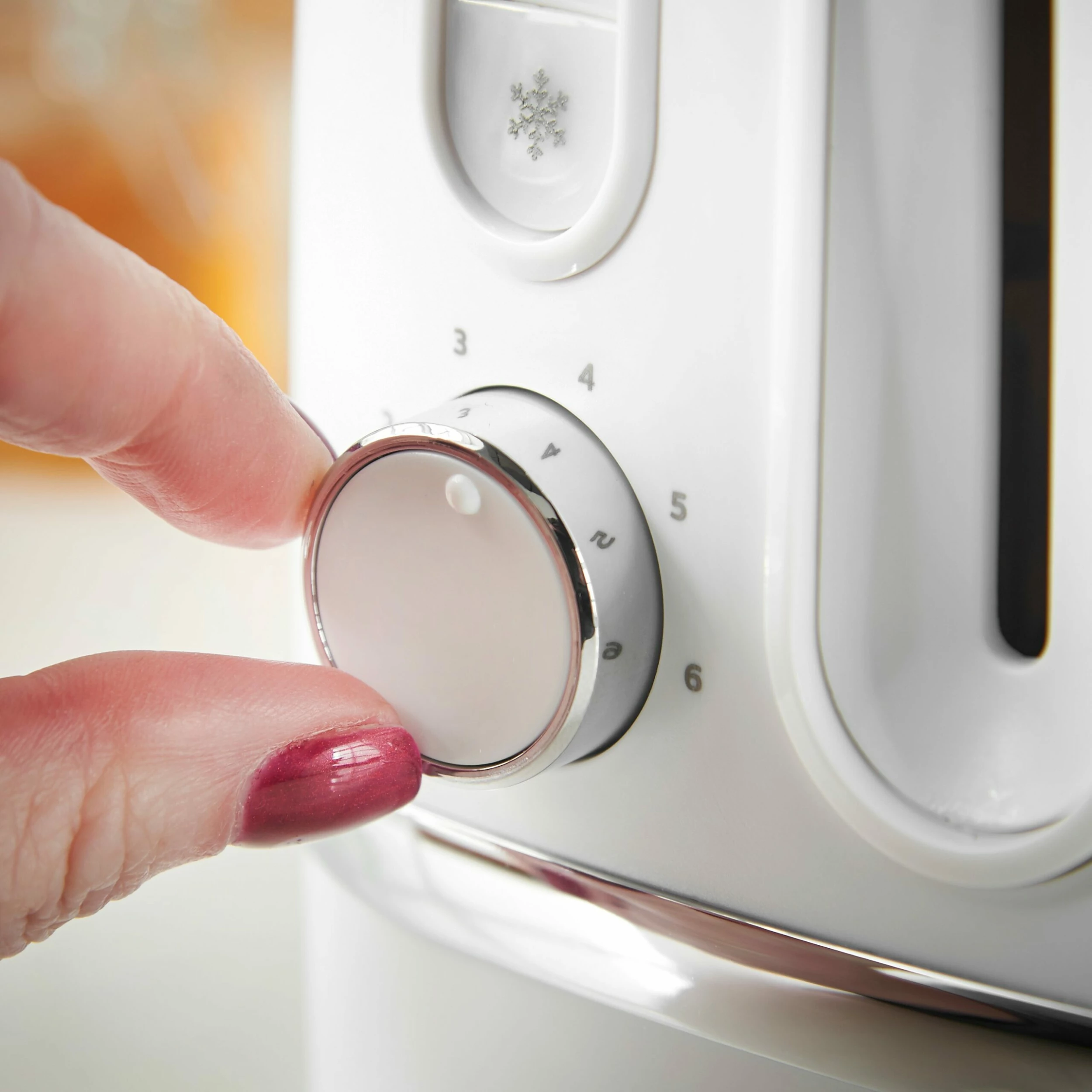 Lewis's Manhattan 2 Slice Toaster - White - Image 5