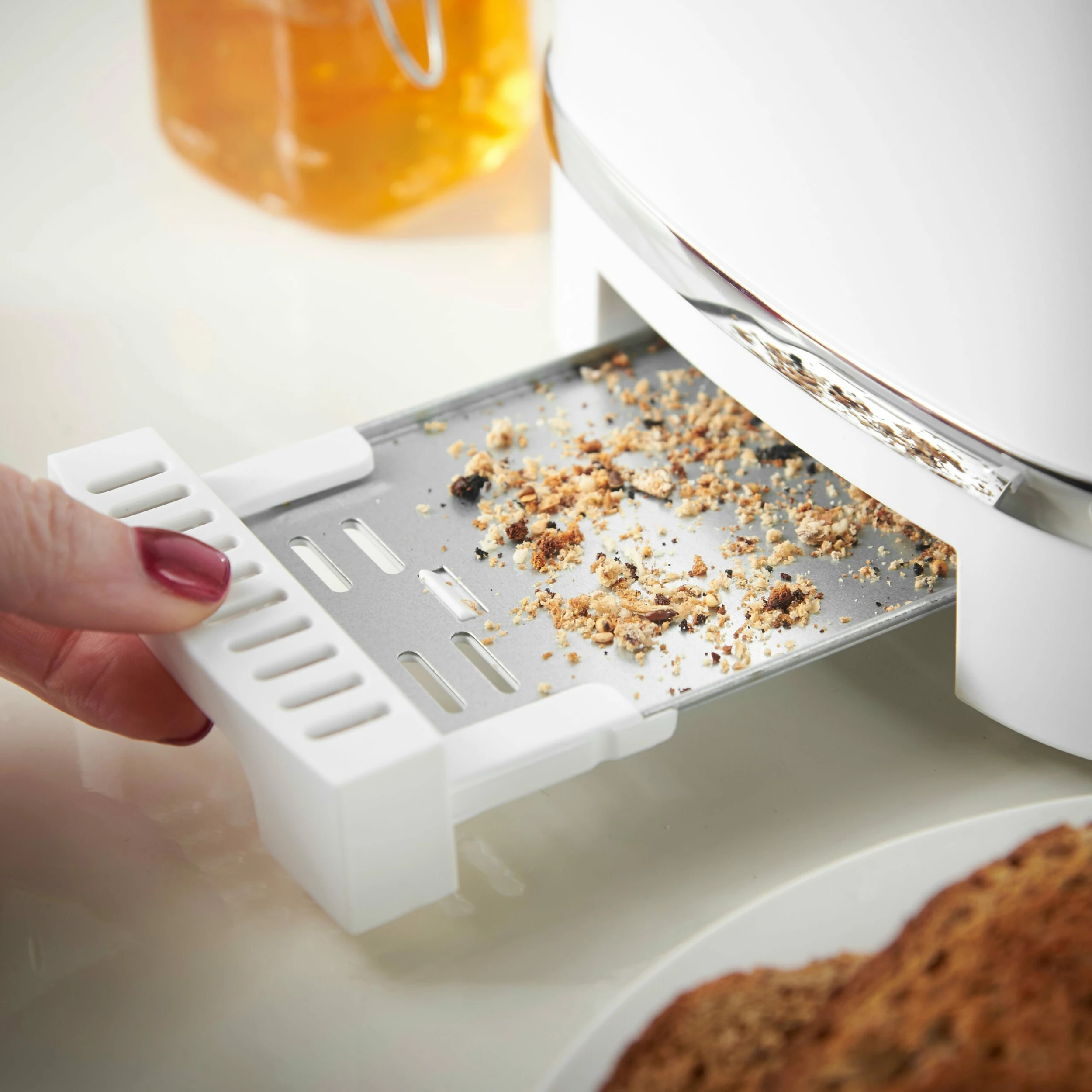 Lewis's Manhattan 2 Slice Toaster - White - Image 6