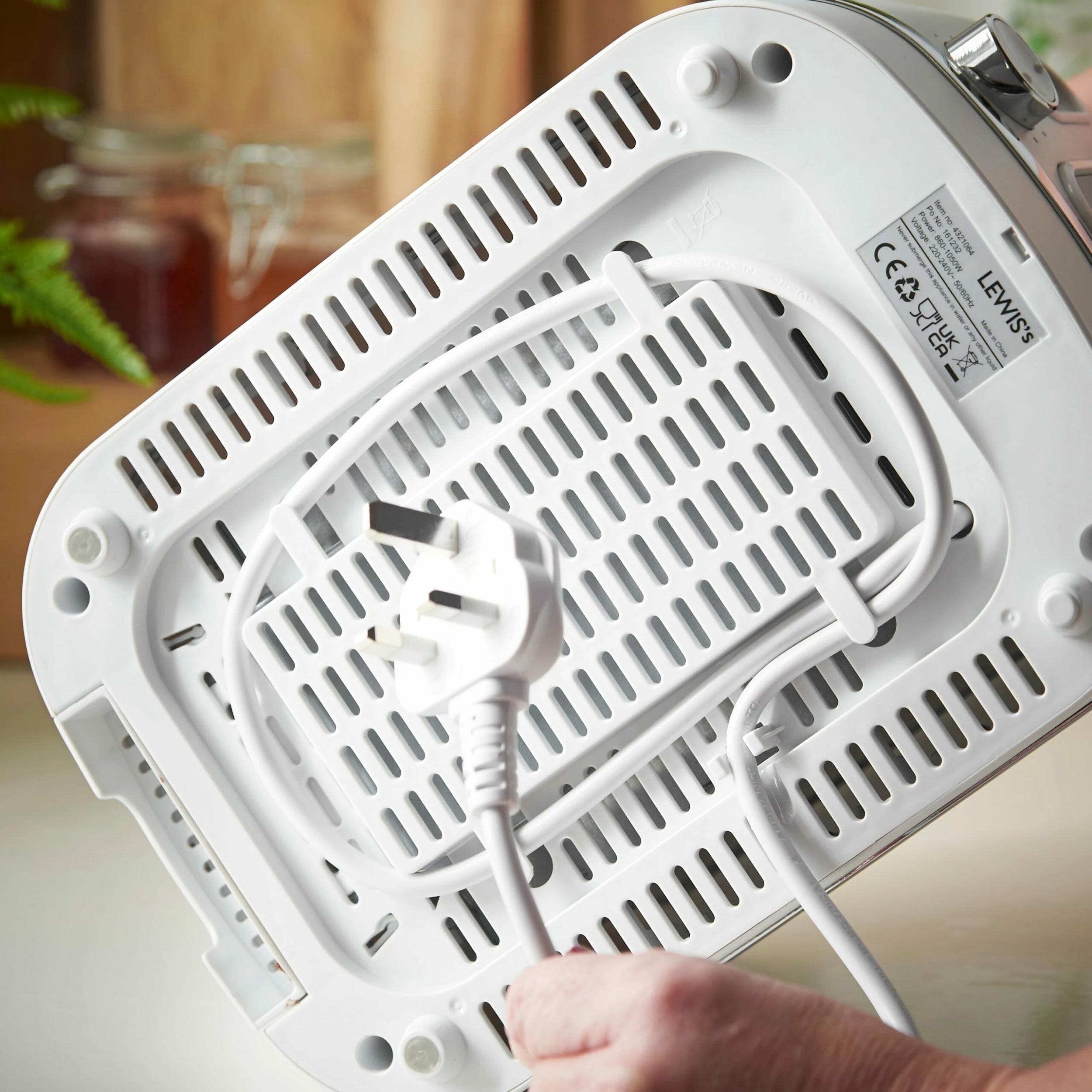 Lewis's Manhattan 2 Slice Toaster - White - Image 8