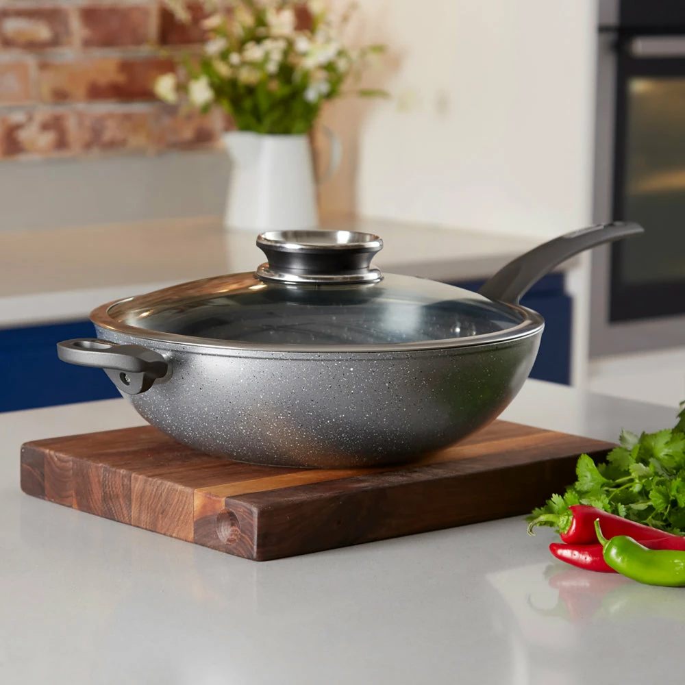 Tower Cerastone Forged Wok 30cm - Grey - Image 4