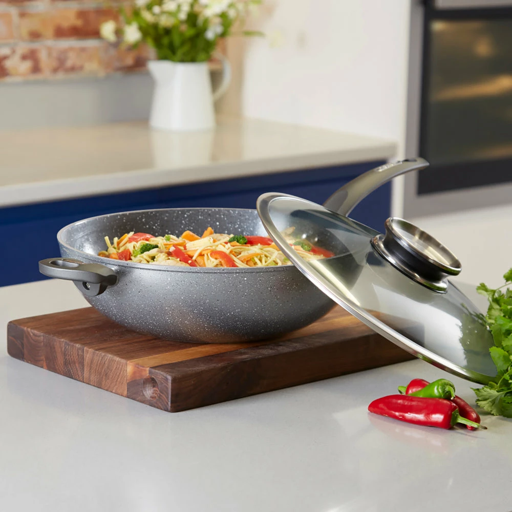 Tower Cerastone Forged Wok 30cm - Grey - Image 2